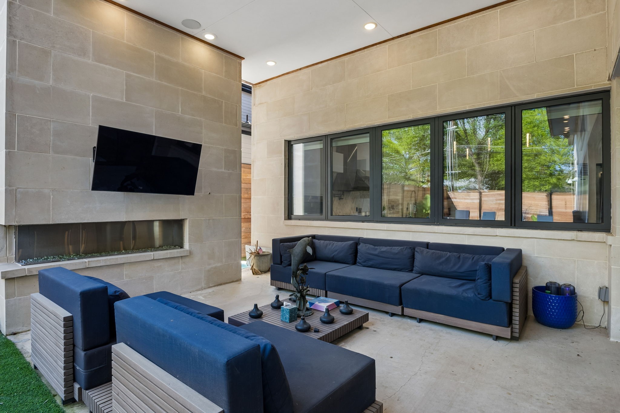 8619 San Fernando Way