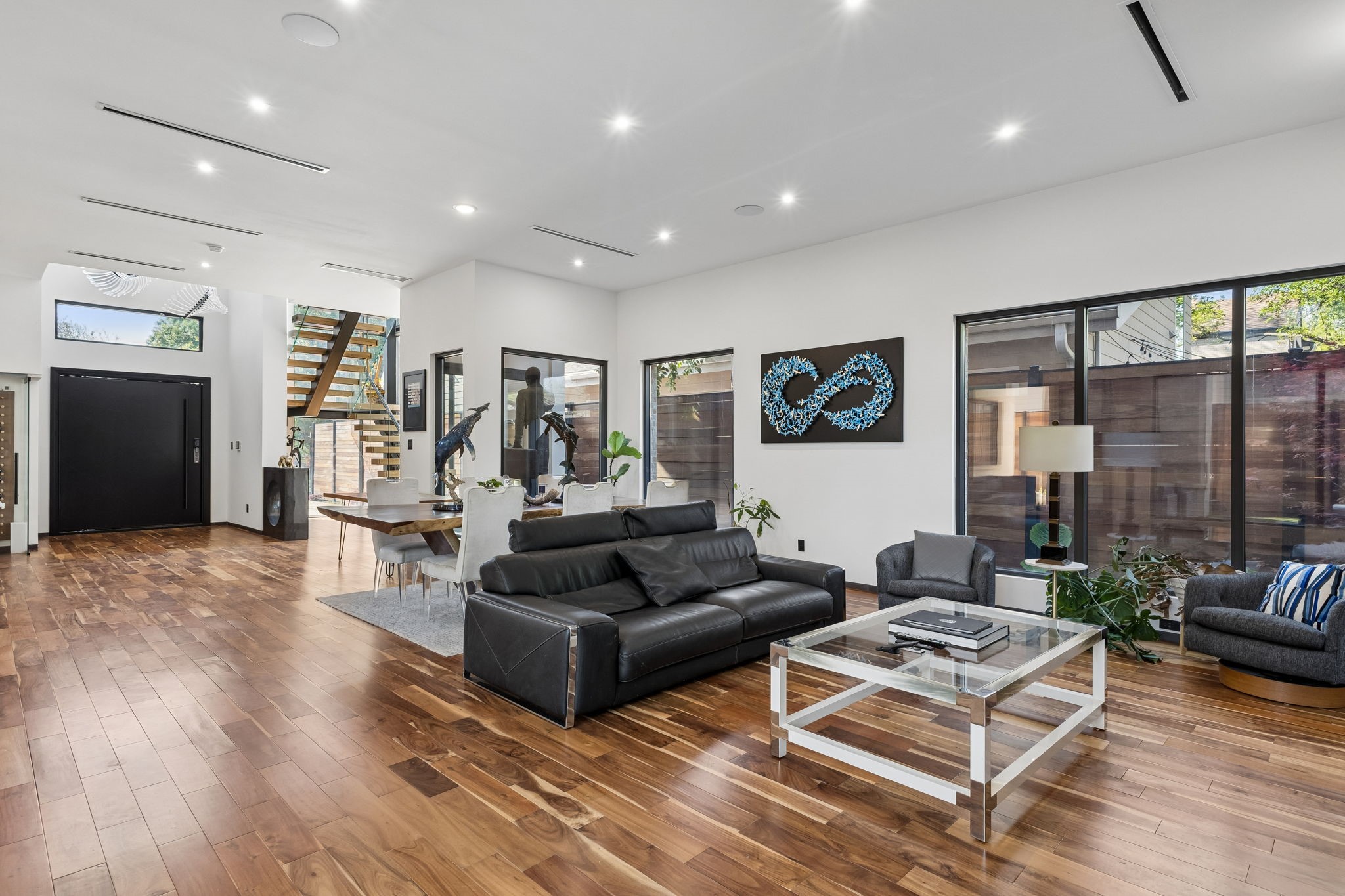 8619 San Fernando Way