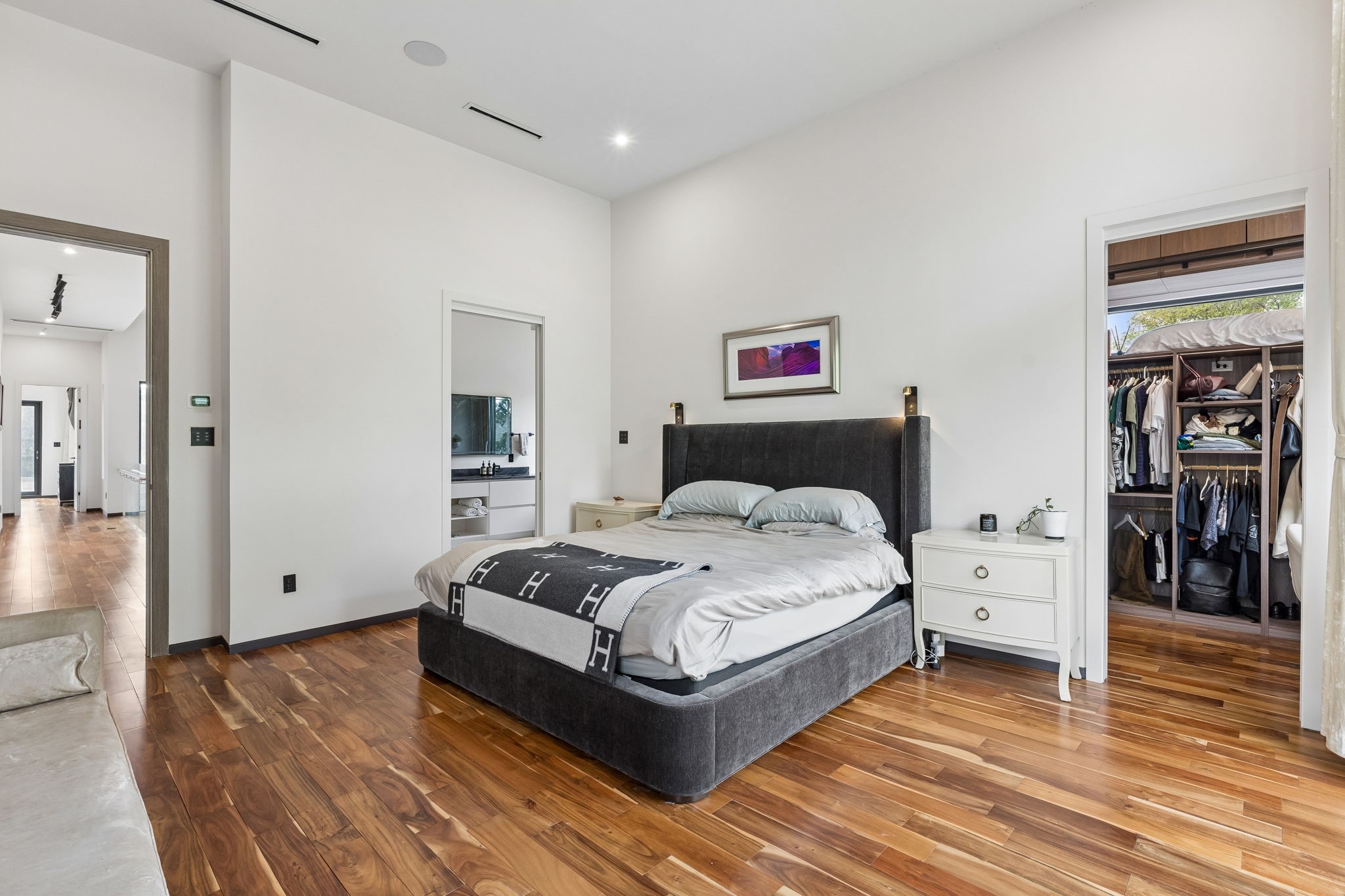 8619 San Fernando Way