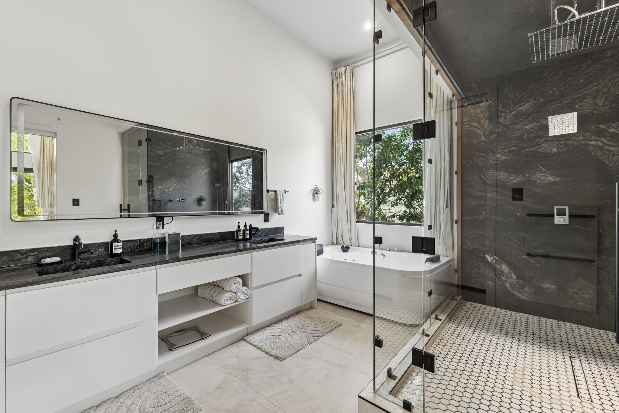 8619 San Fernando Way