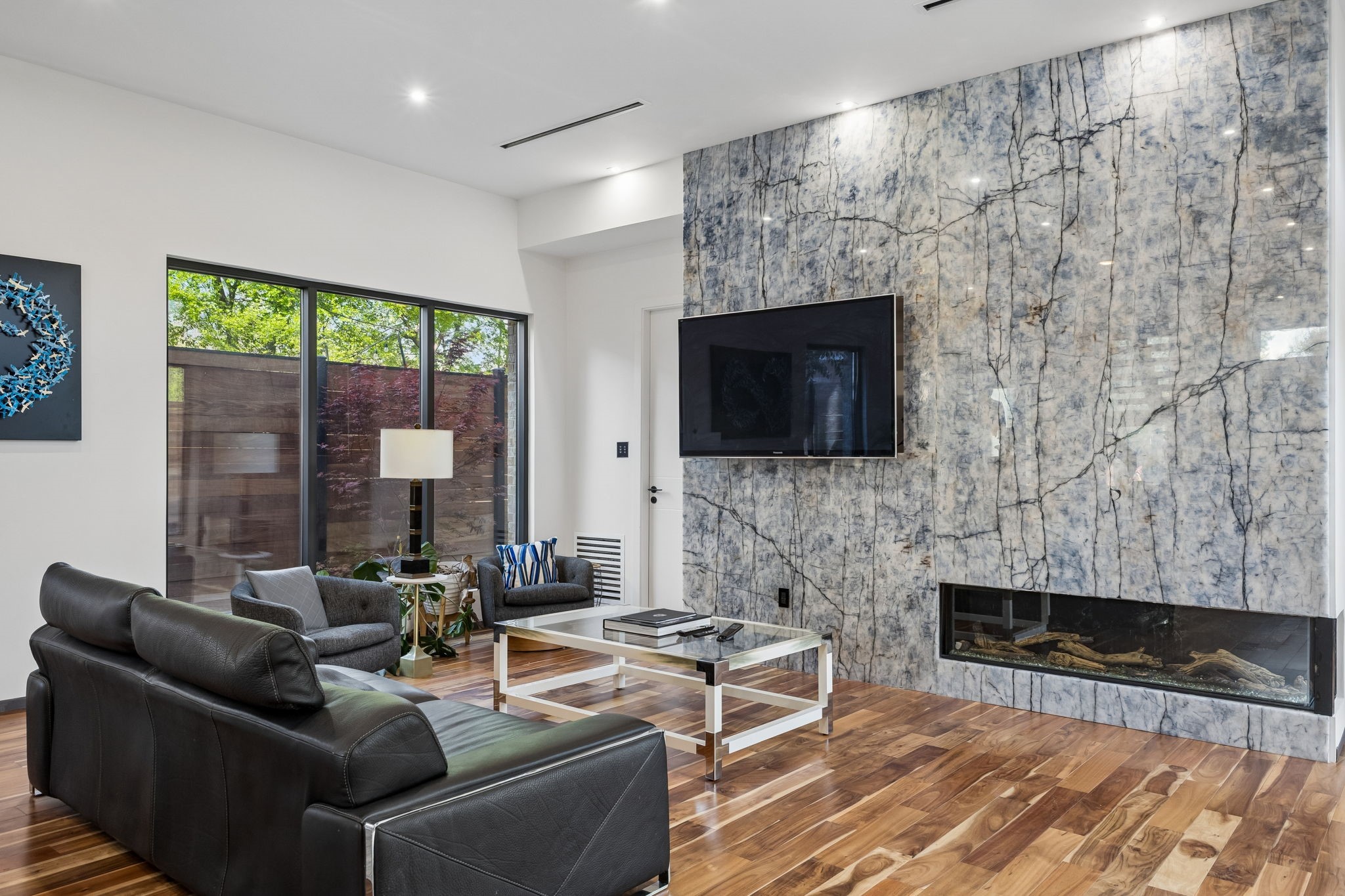 8619 San Fernando Way