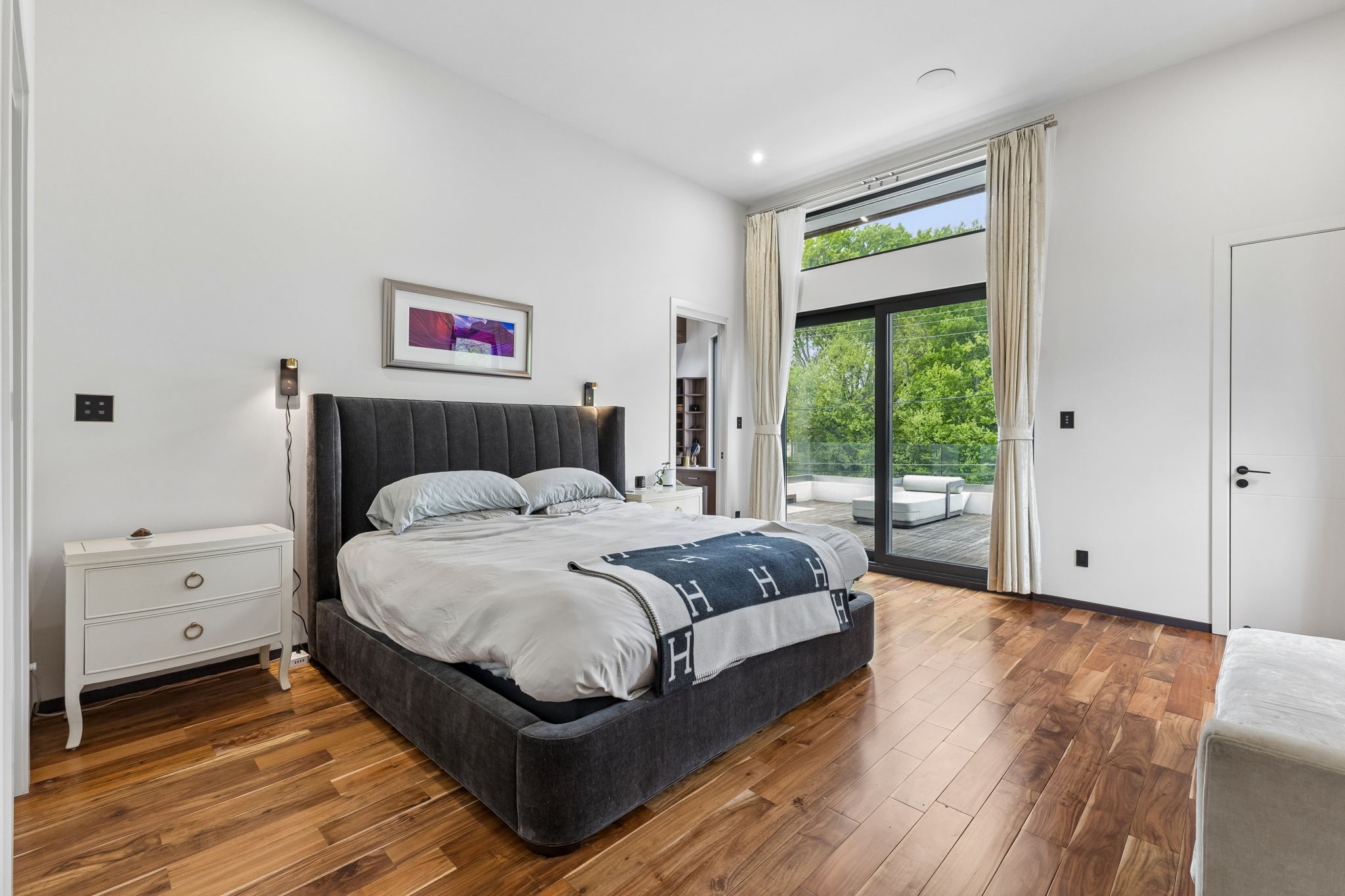 8619 San Fernando Way