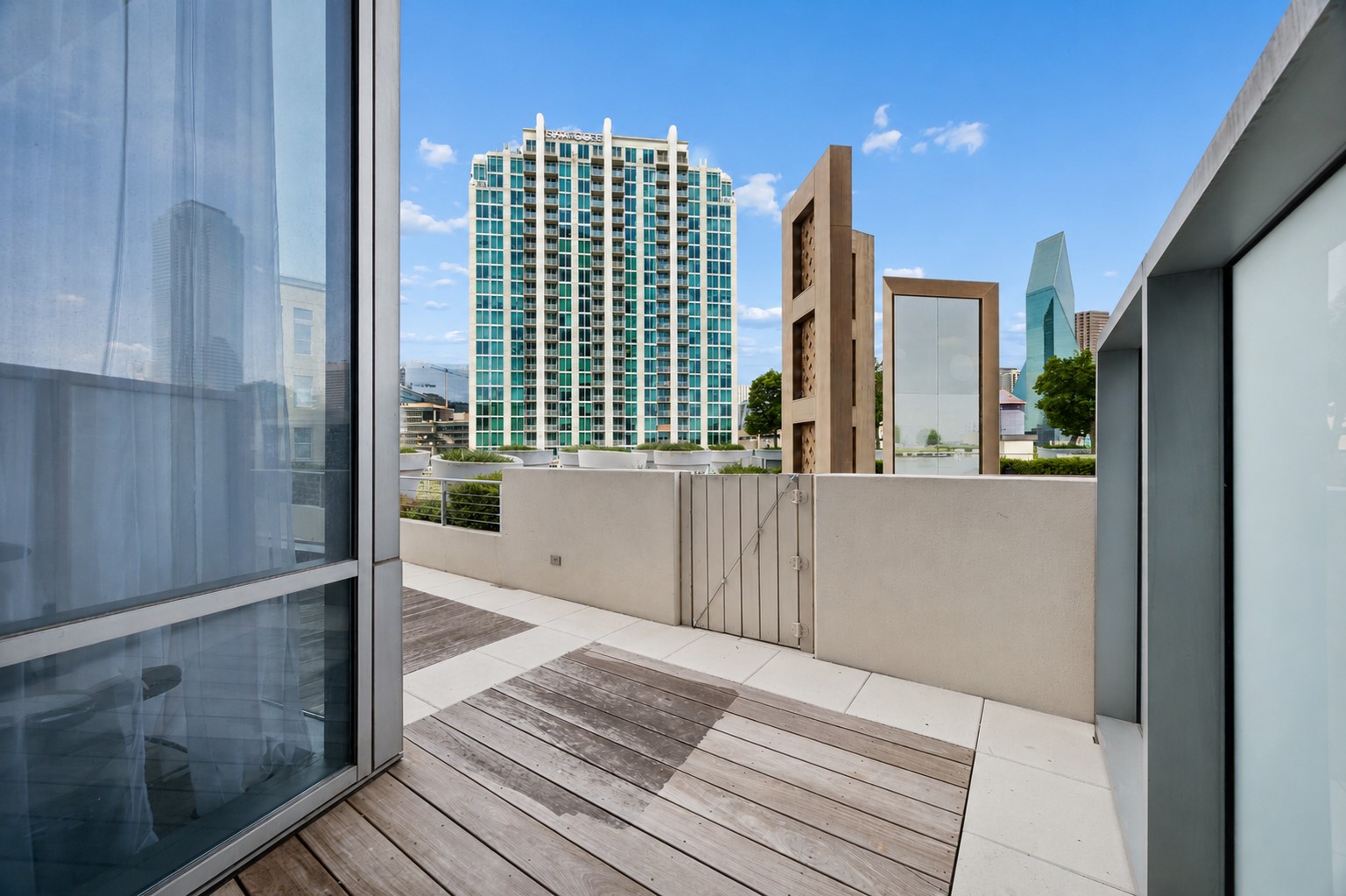 2200 Victory Avenue 502