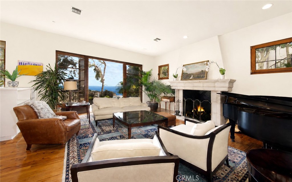 1131 Emerald Bay