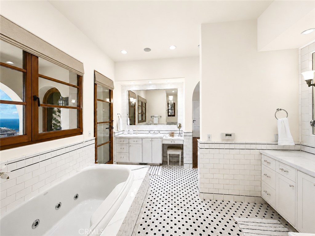 1131 Emerald Bay