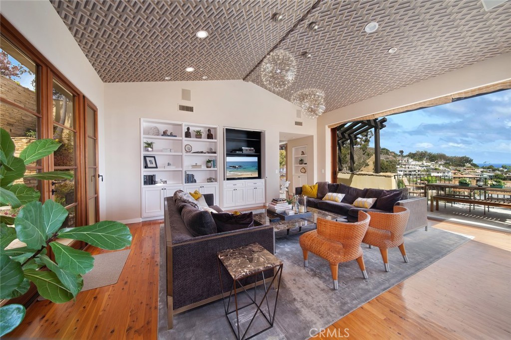 1131 Emerald Bay