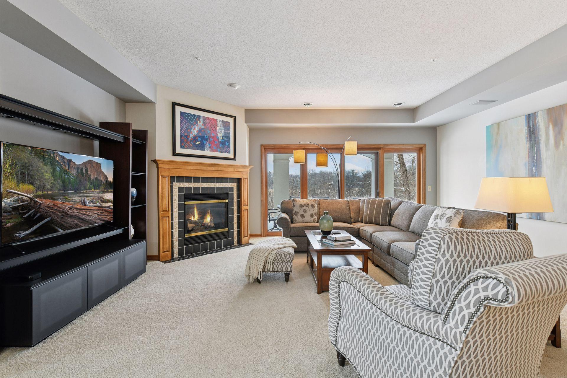 101 Willoughby Way E