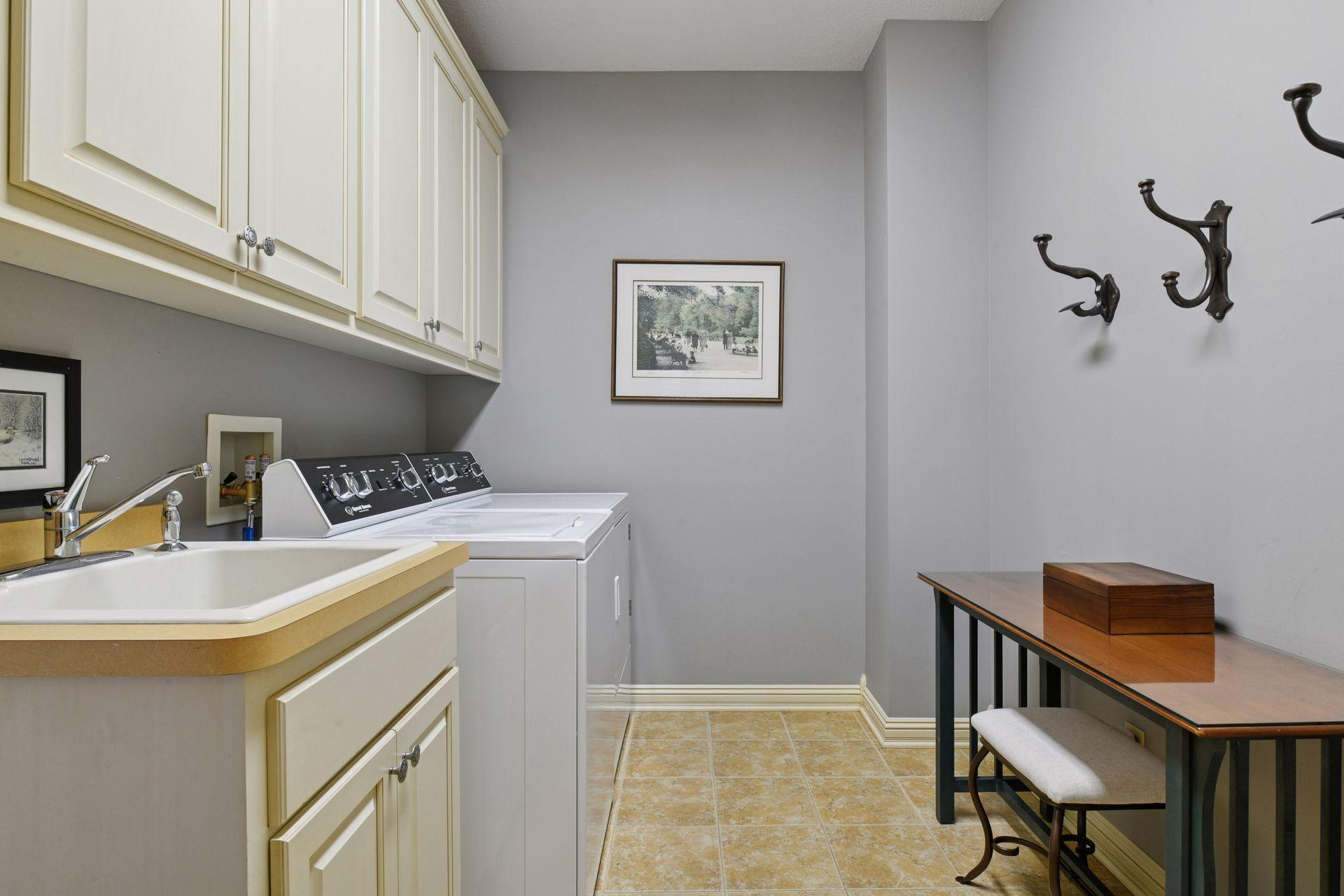 101 Willoughby Way E