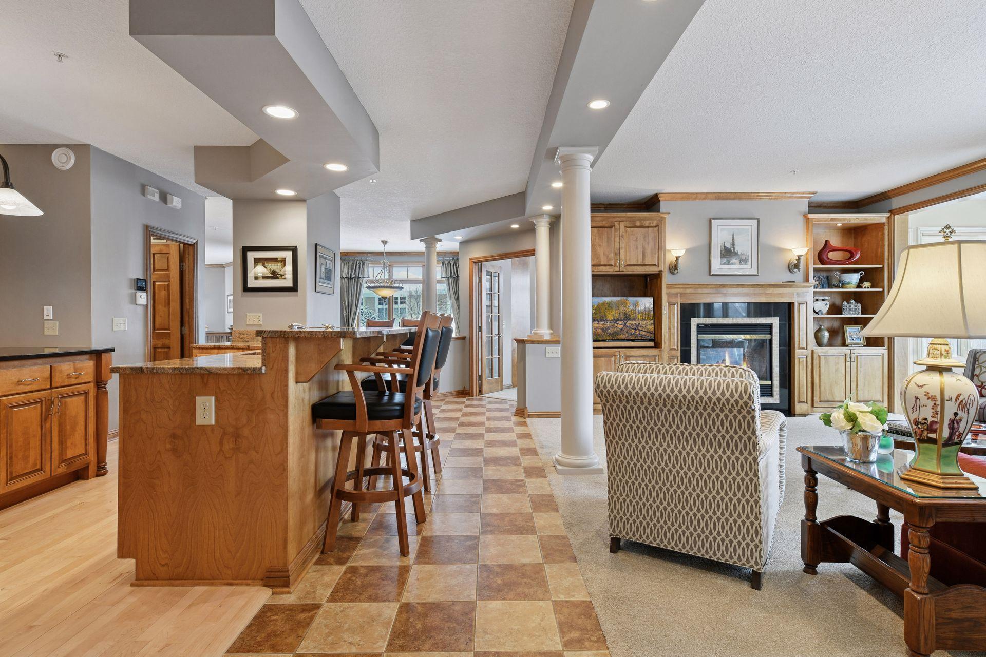 101 Willoughby Way E