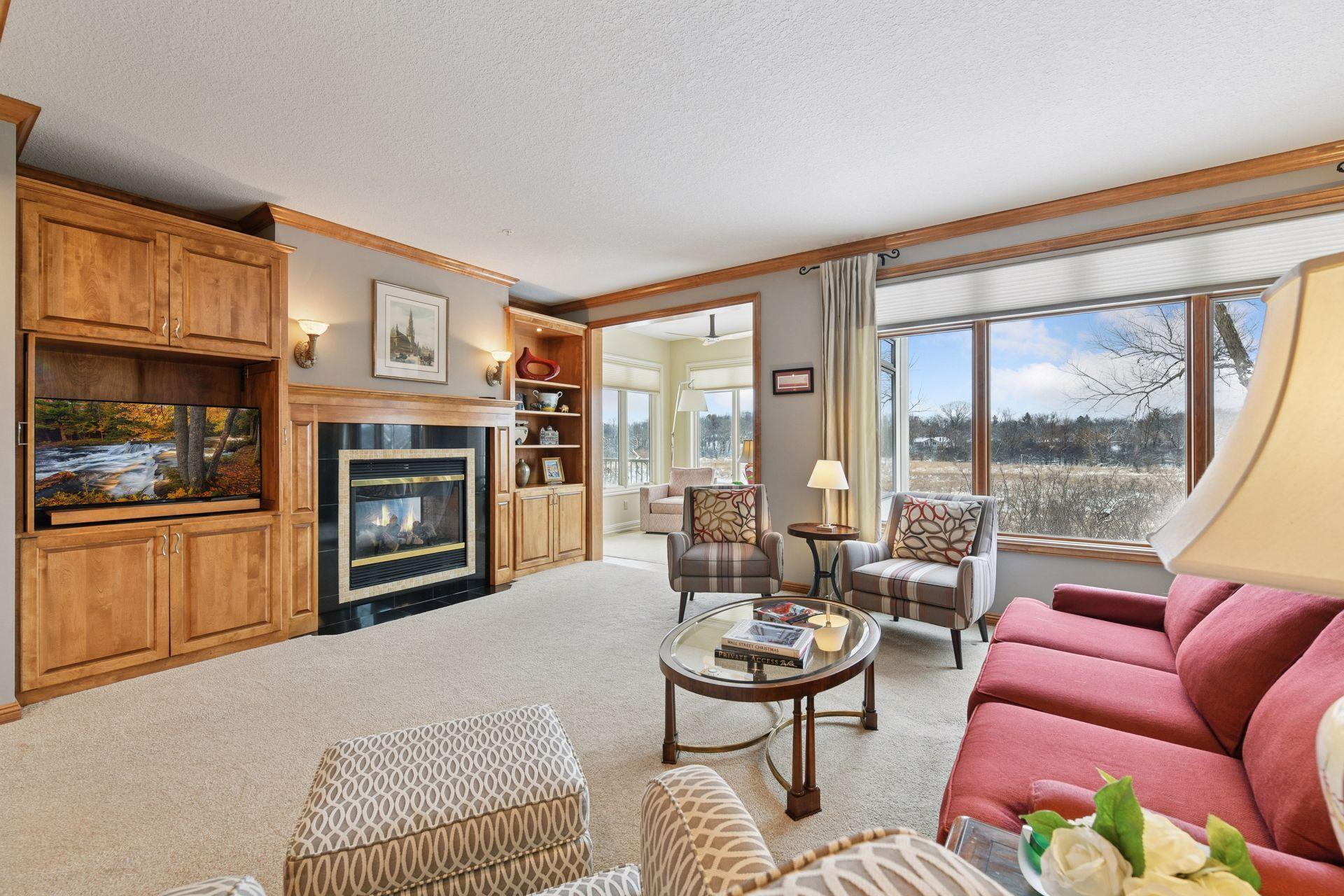 101 Willoughby Way E