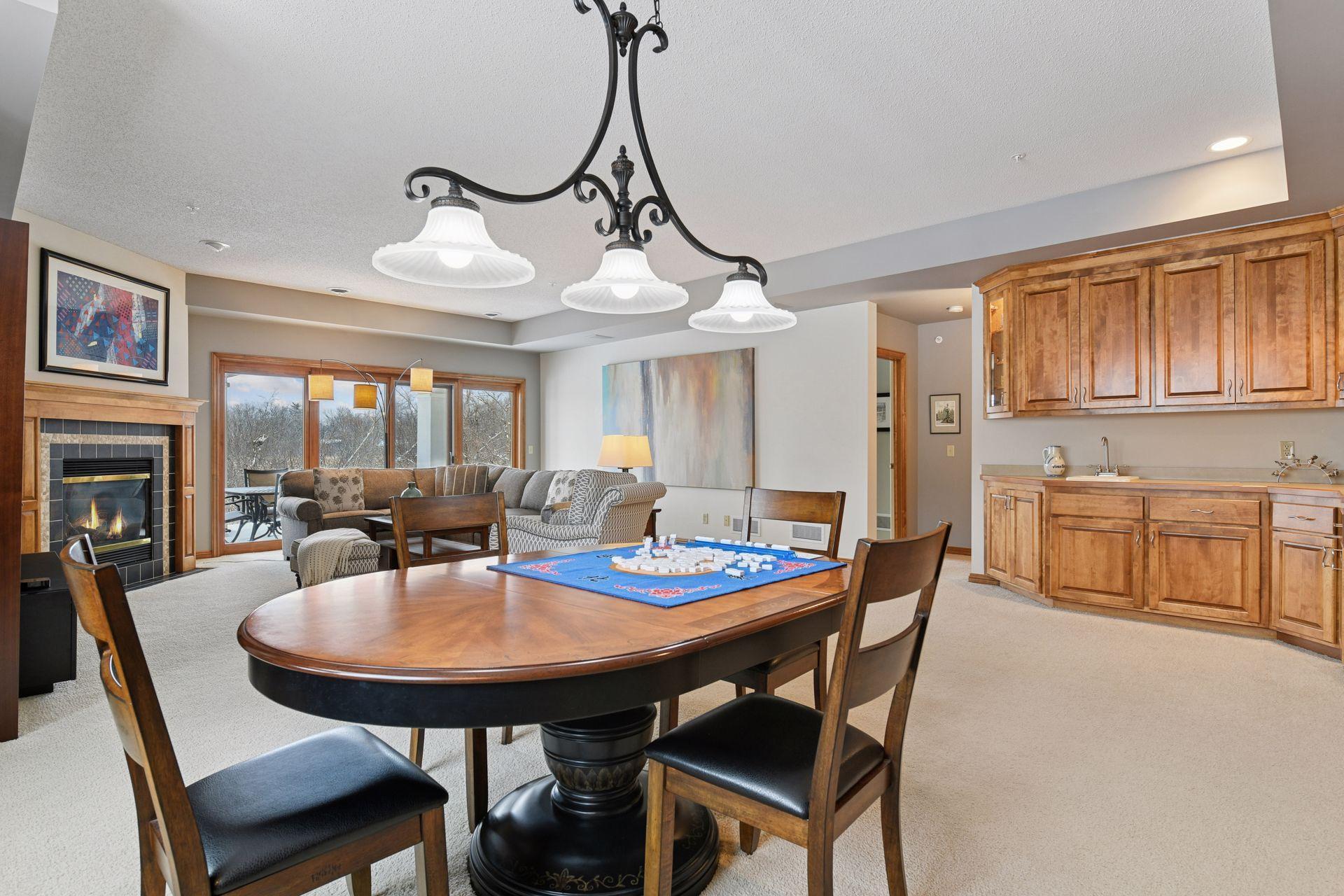 101 Willoughby Way E