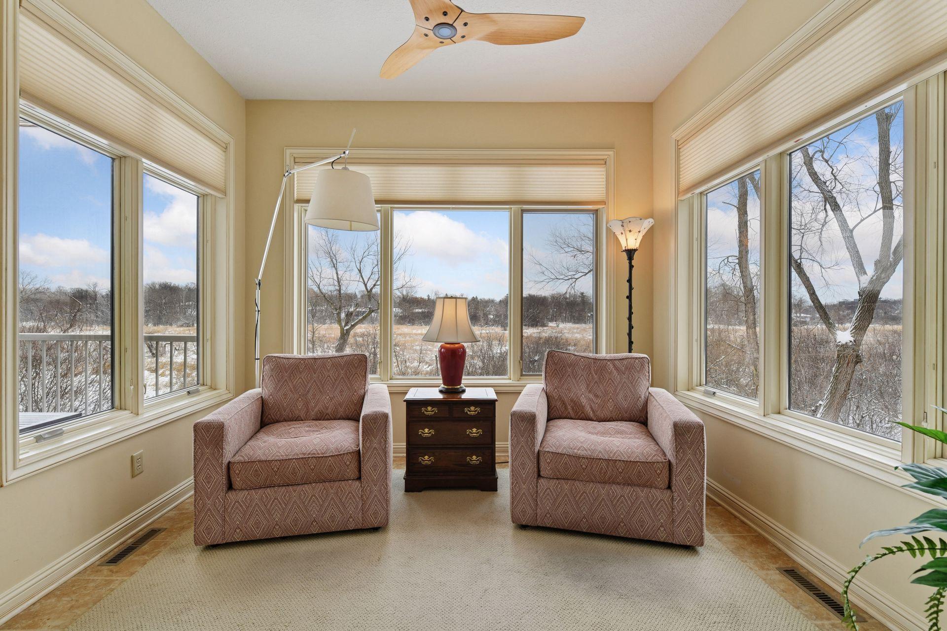 101 Willoughby Way E