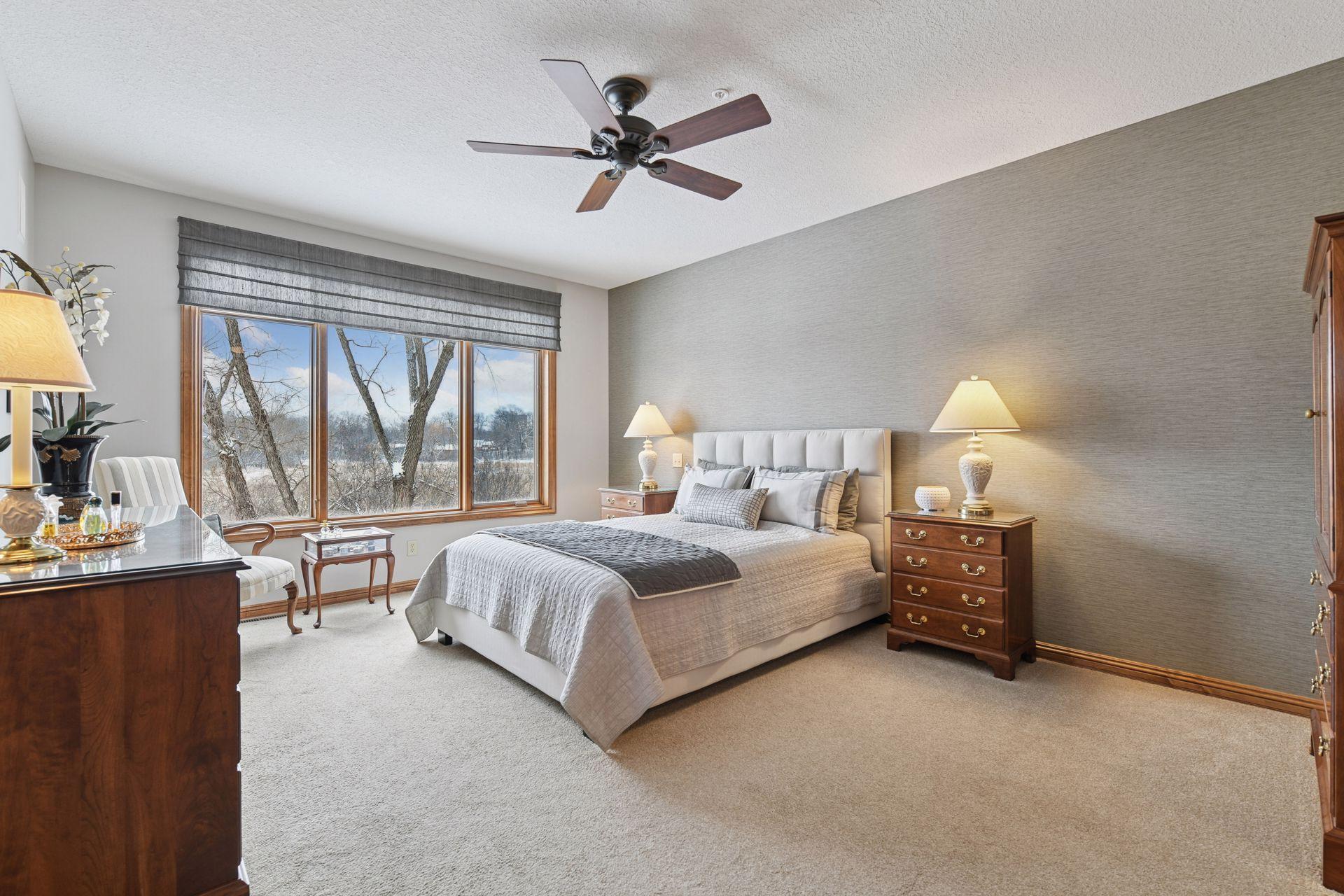 101 Willoughby Way E