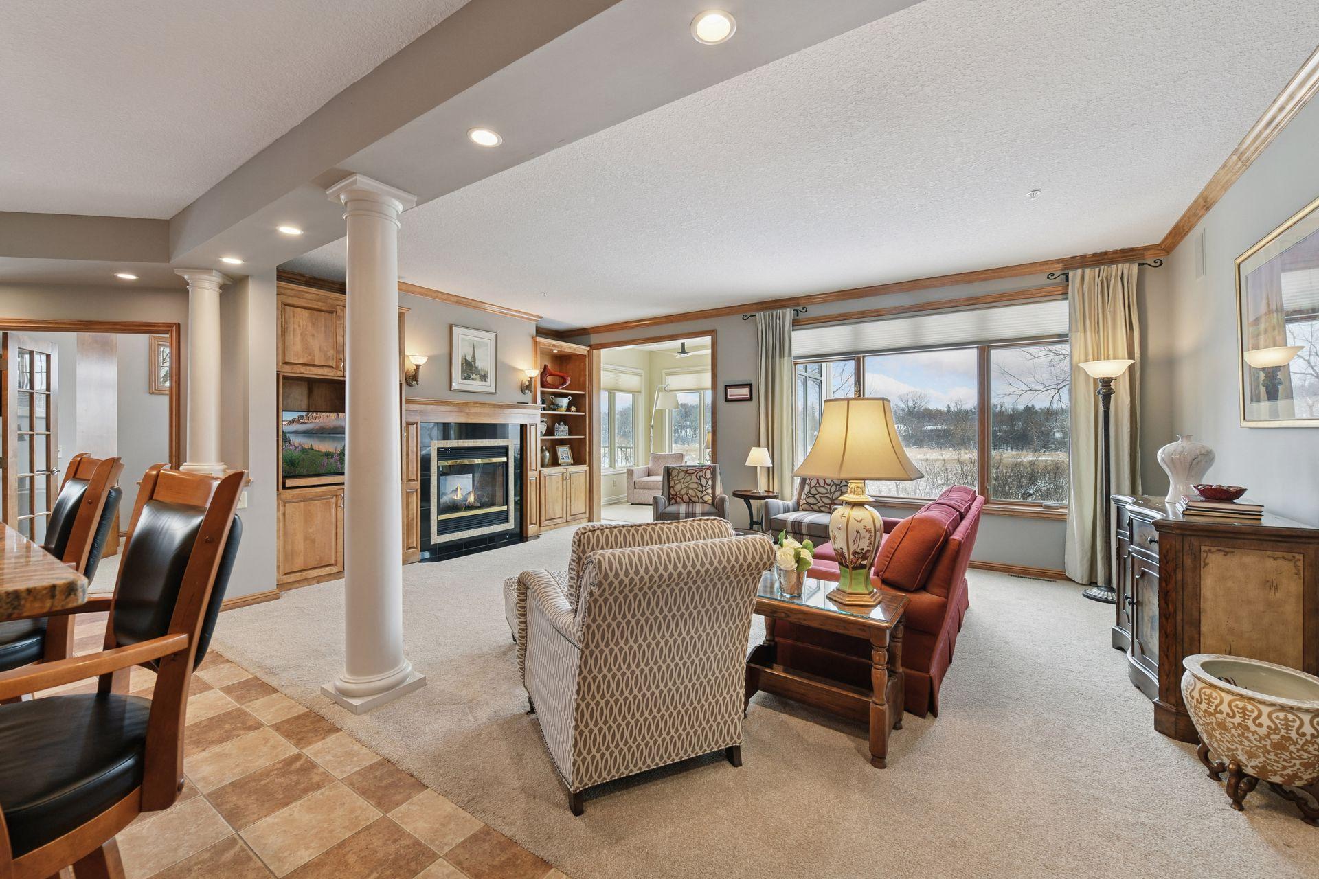 101 Willoughby Way E