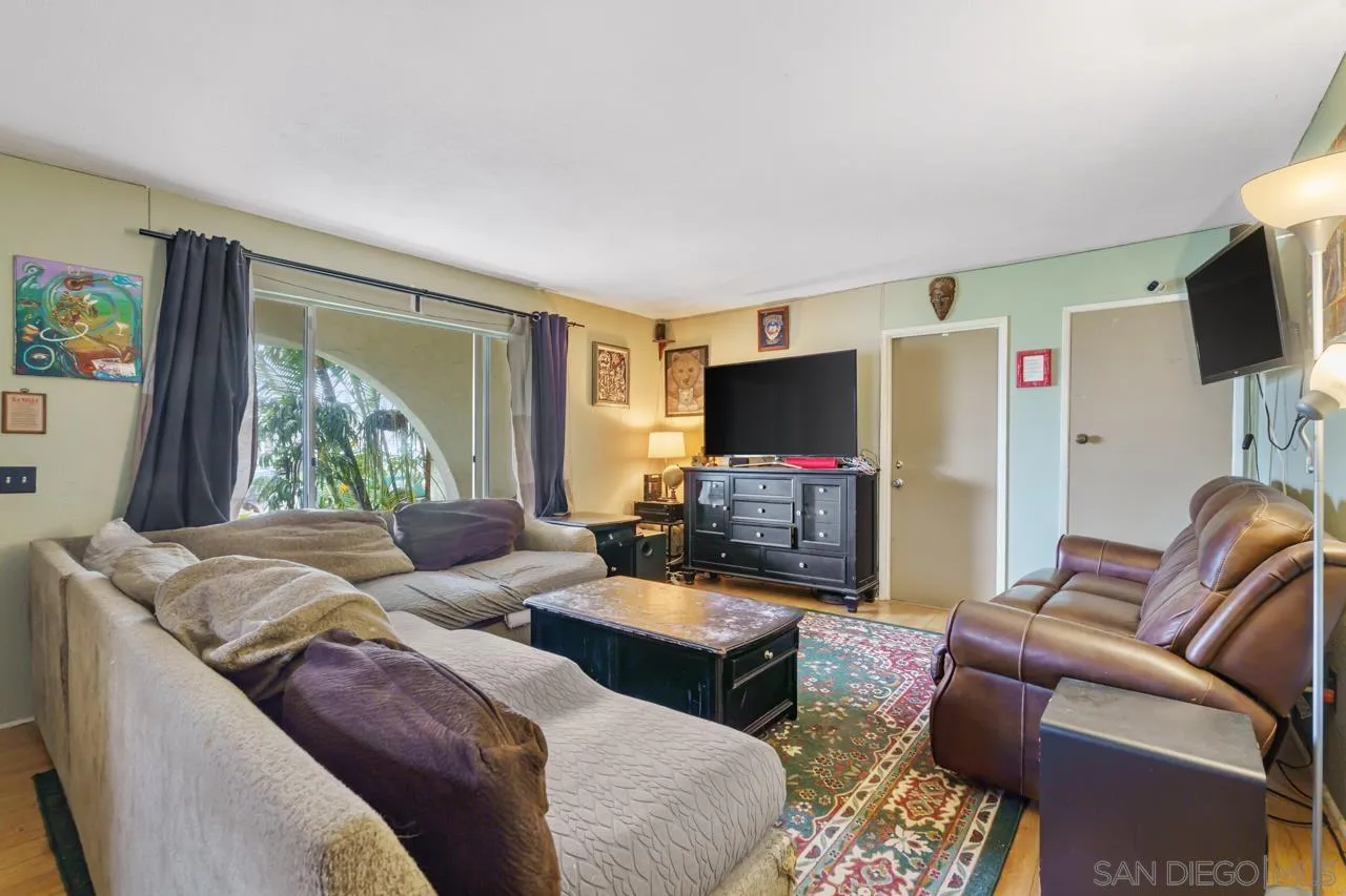 4721-23 Niagara Ave