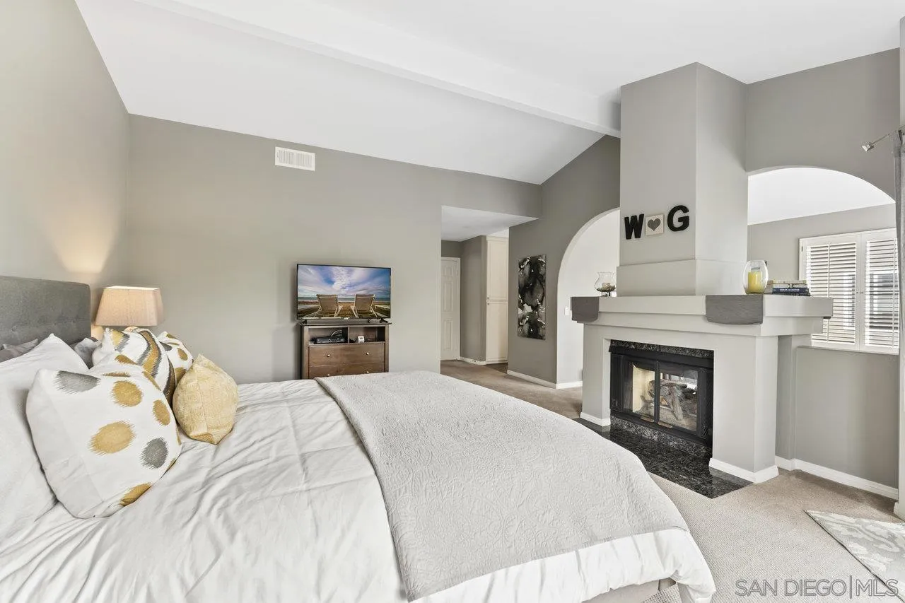 5833 Caminito Empresa