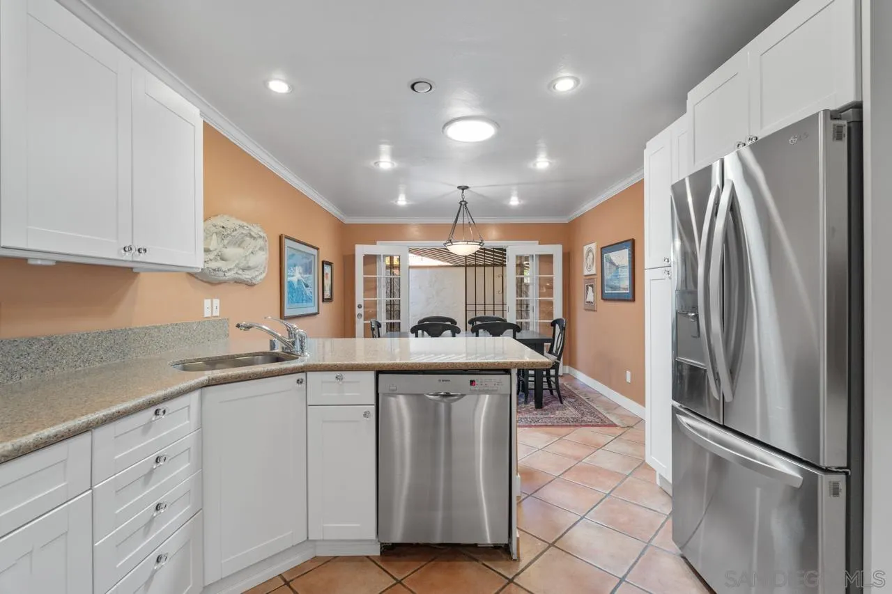 4134 Loma Riviera Ln