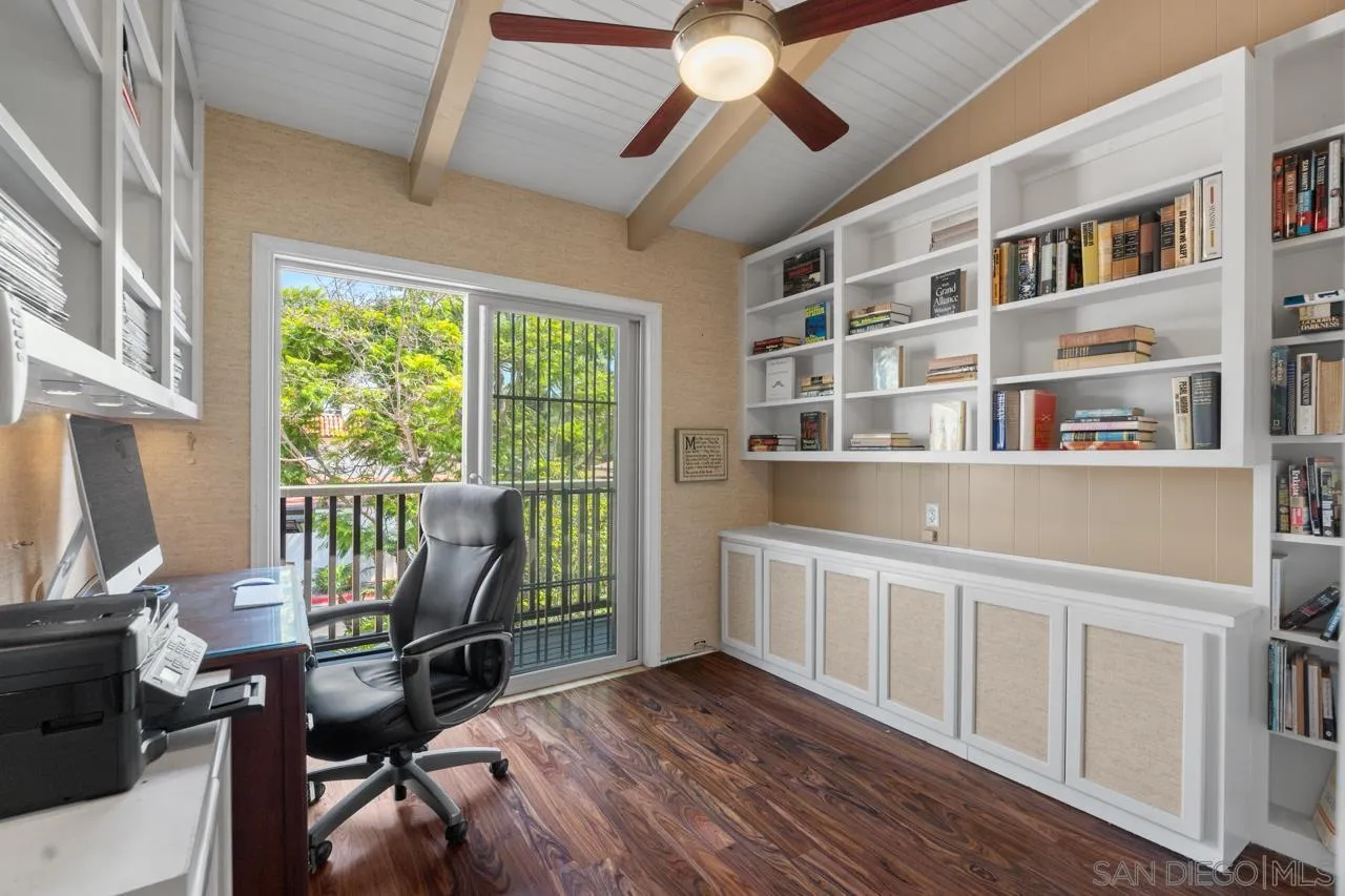 4134 Loma Riviera Ln