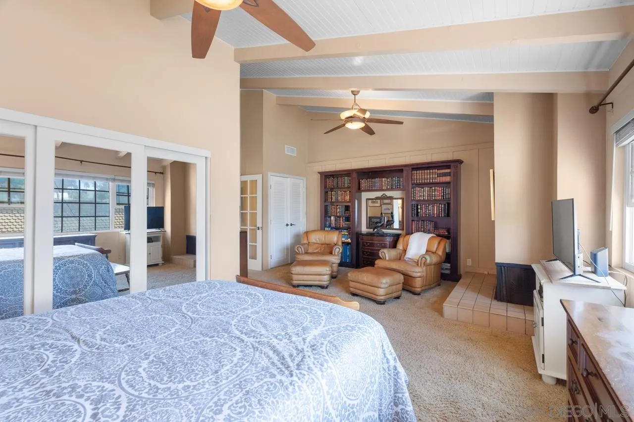 4134 Loma Riviera Ln