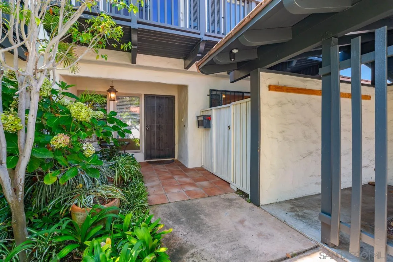 4134 Loma Riviera Ln