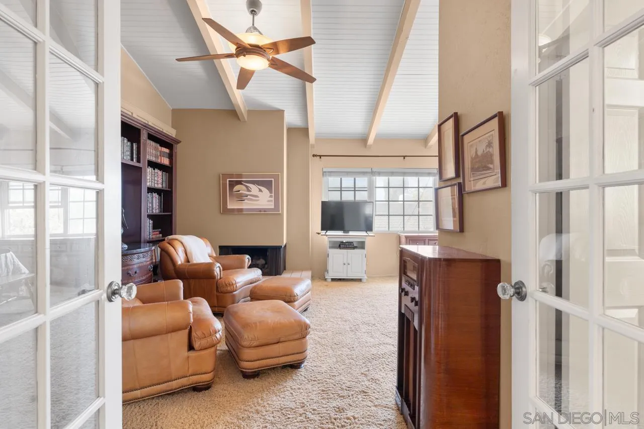 4134 Loma Riviera Ln