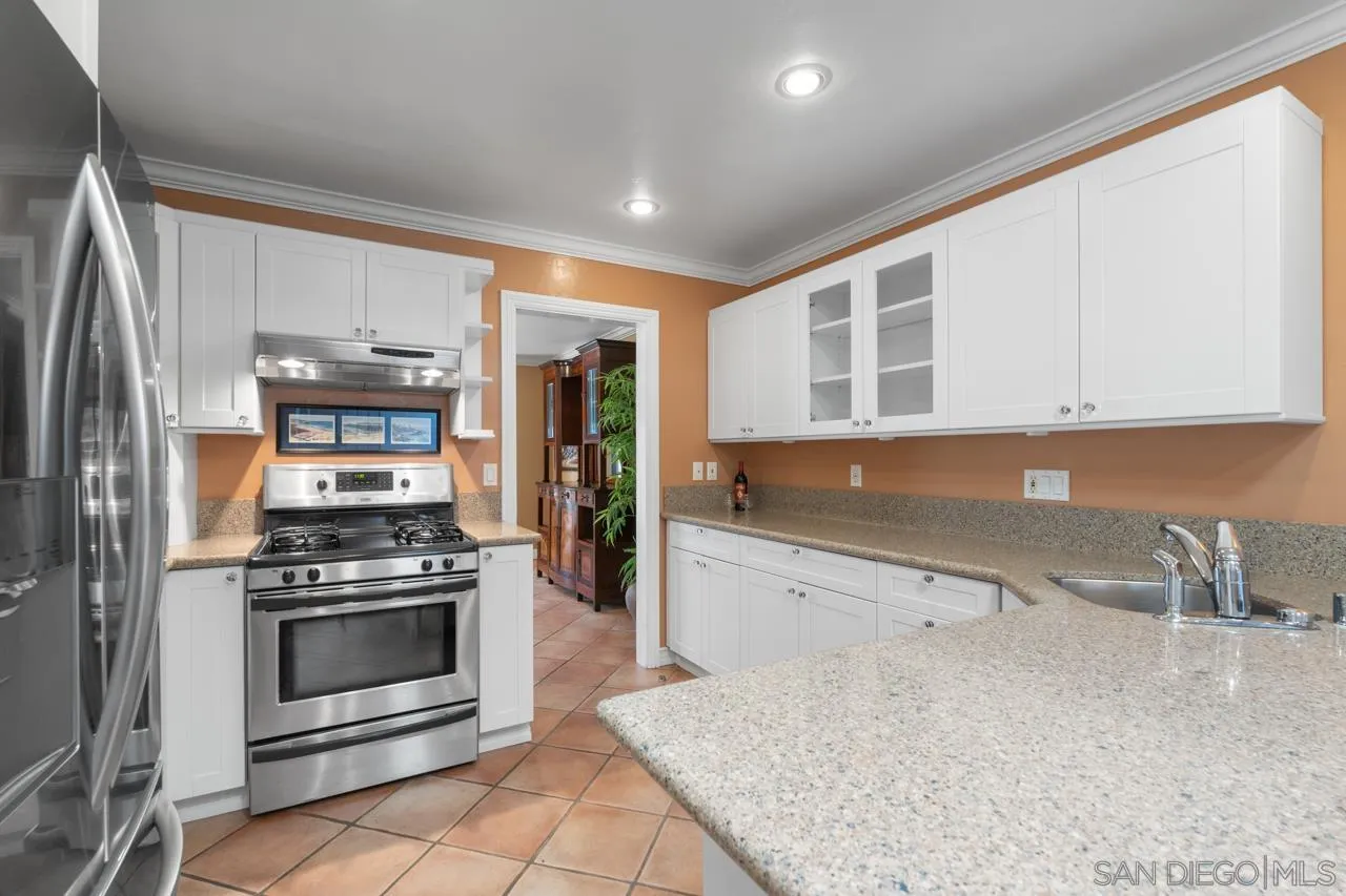 4134 Loma Riviera Ln