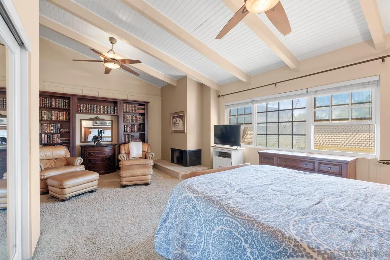 4134 Loma Riviera Ln