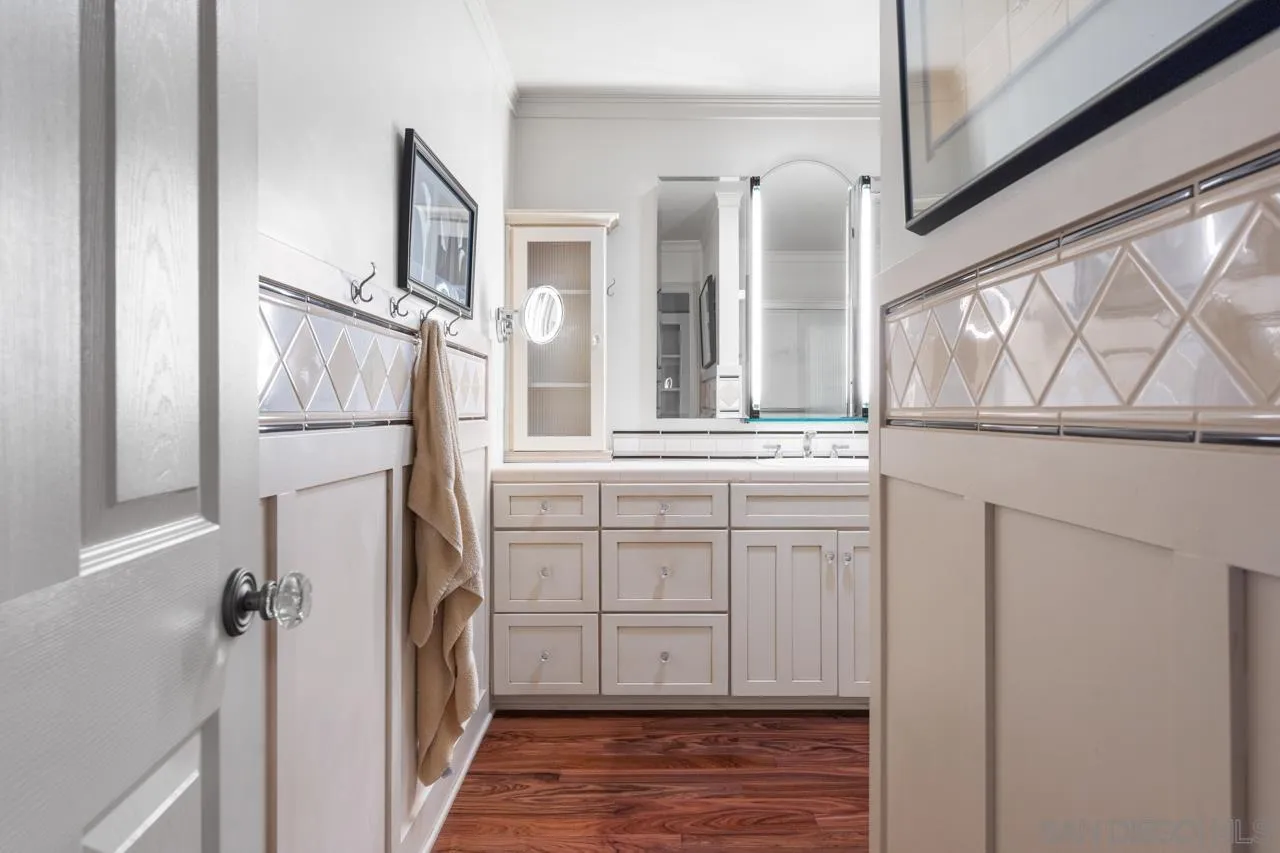 4134 Loma Riviera Ln