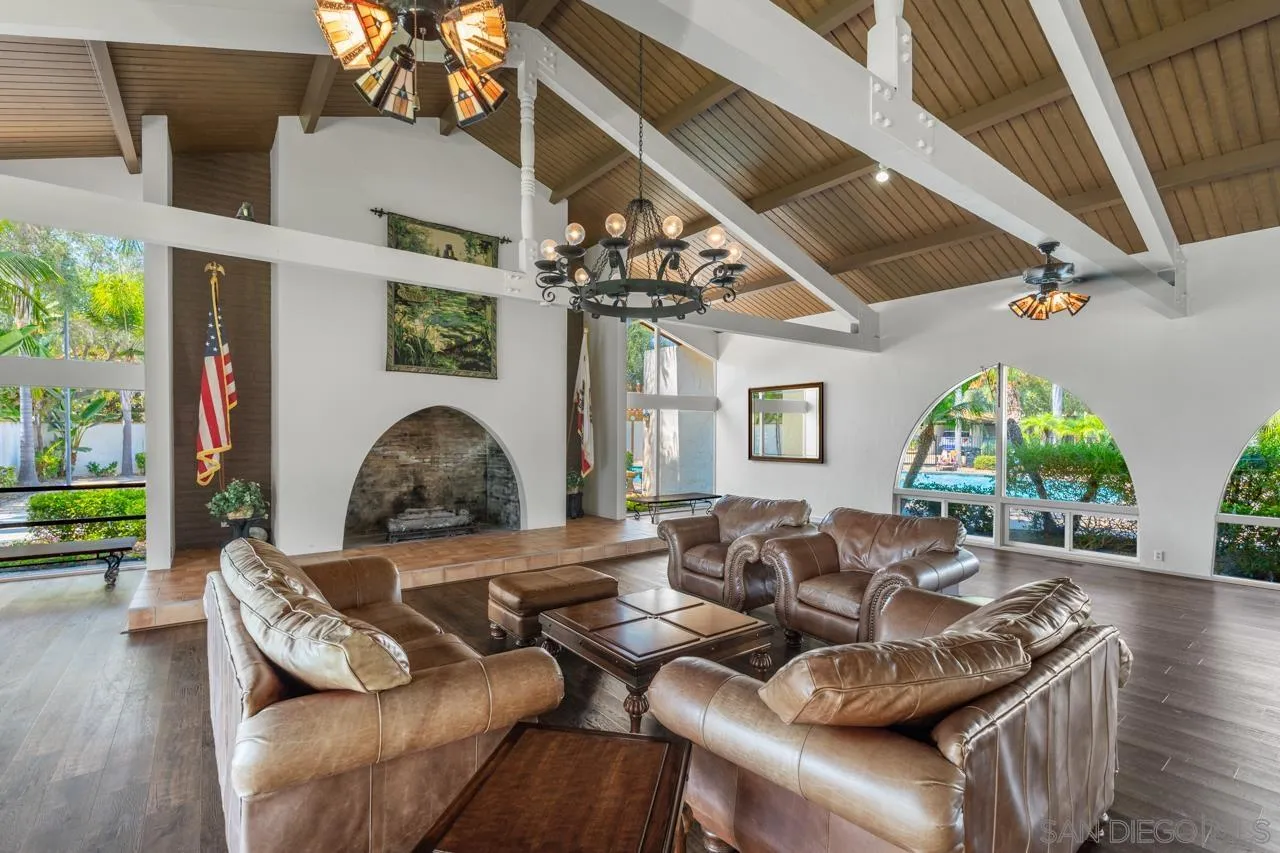 4134 Loma Riviera Ln