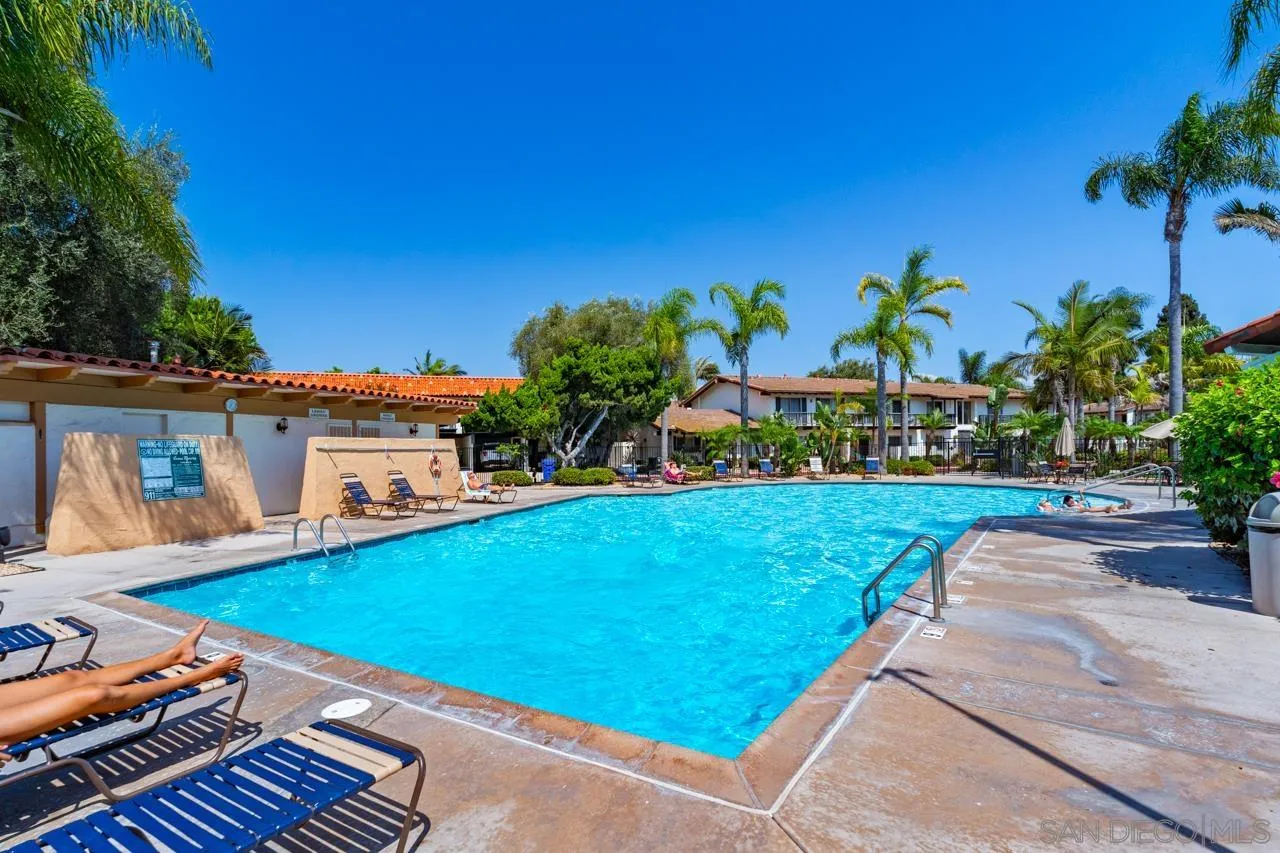 4134 Loma Riviera Ln