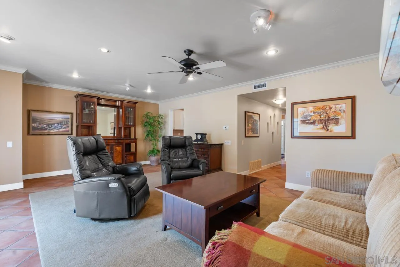 4134 Loma Riviera Ln