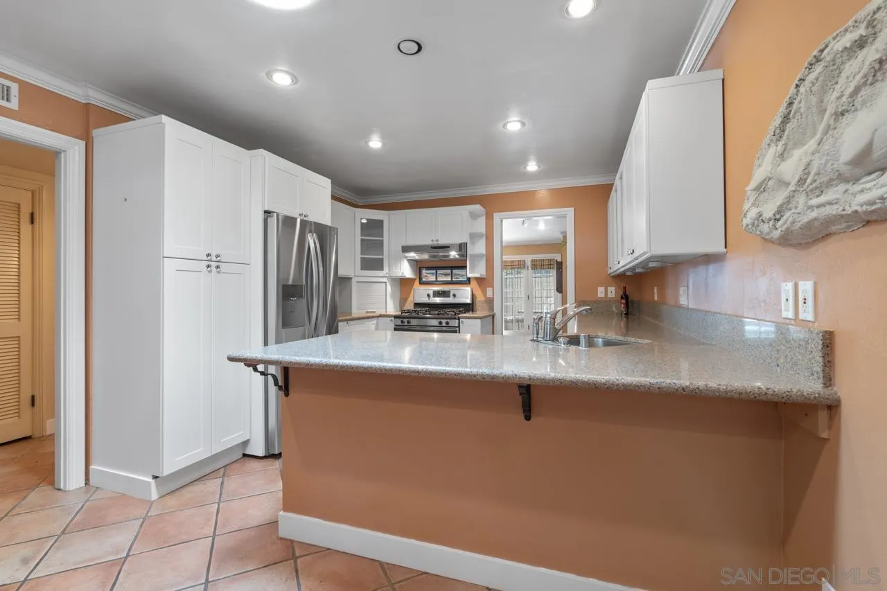 4134 Loma Riviera Ln
