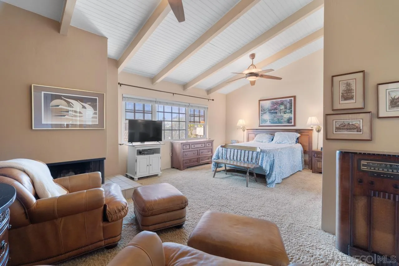 4134 Loma Riviera Ln