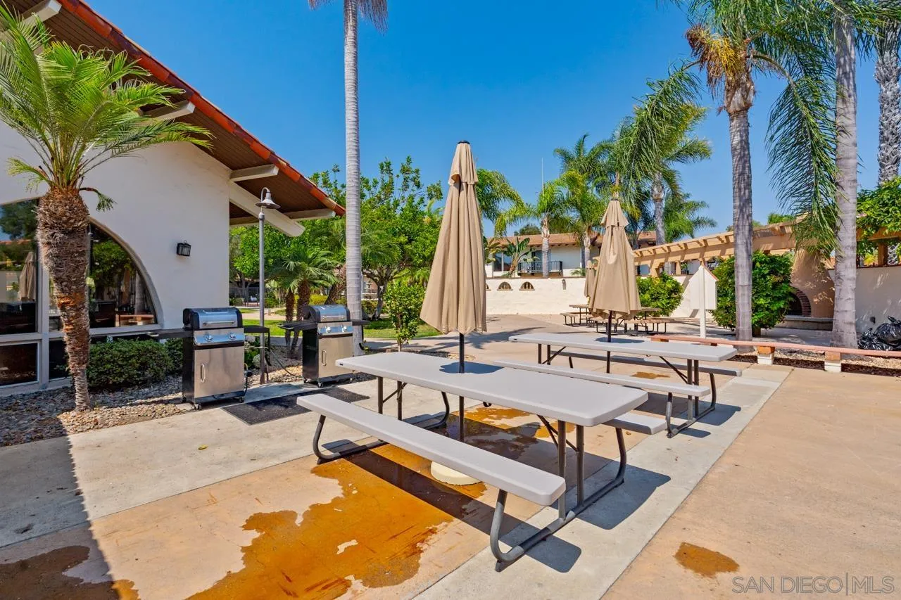 4134 Loma Riviera Ln
