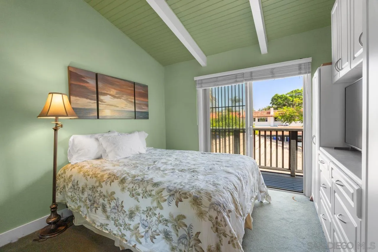 4134 Loma Riviera Ln