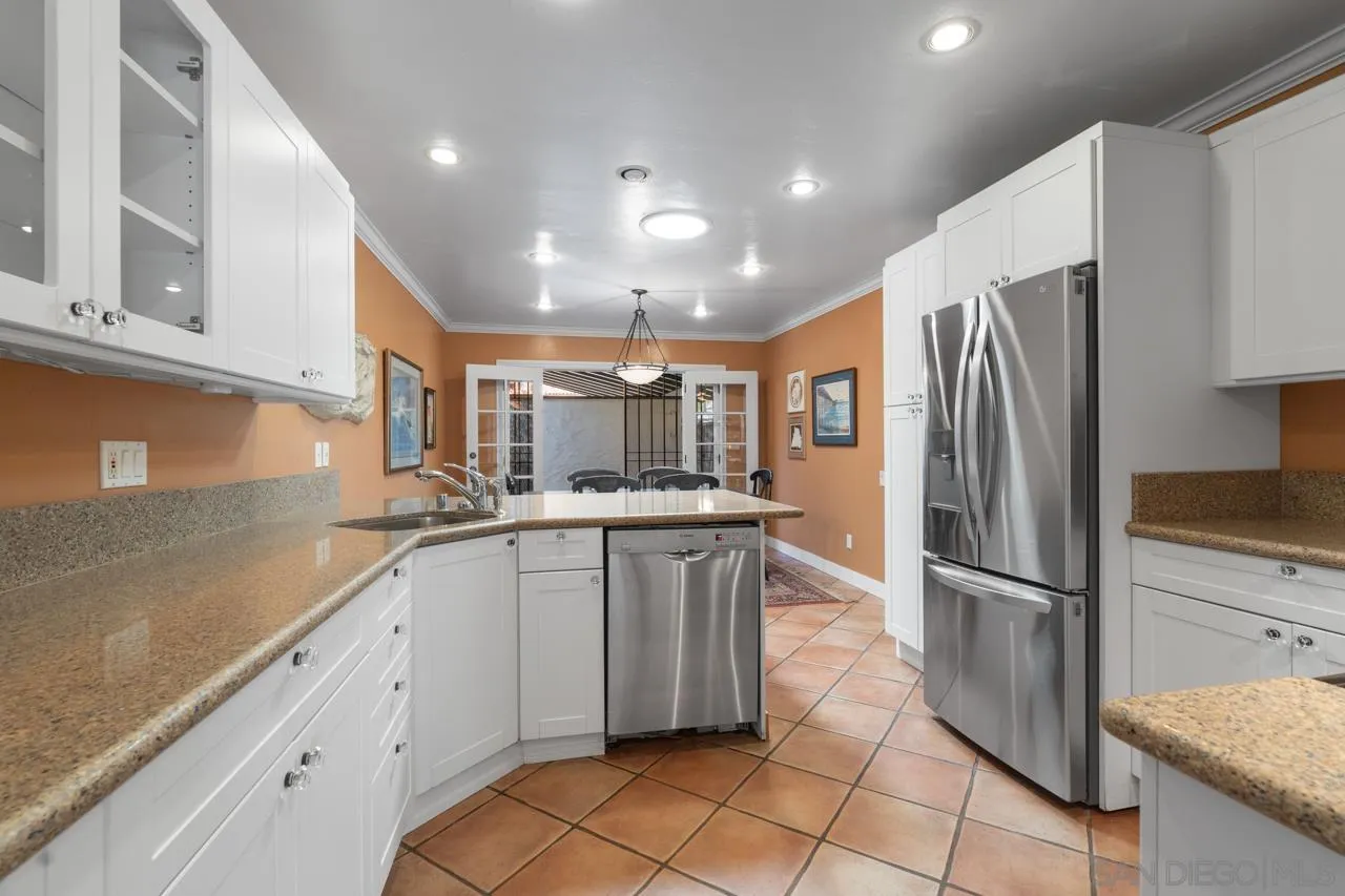 4134 Loma Riviera Ln