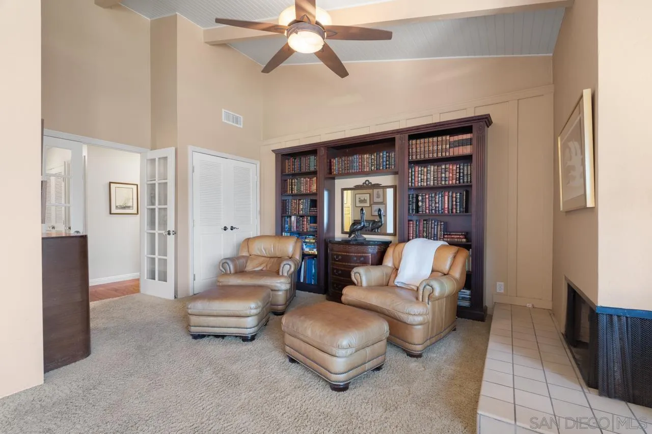 4134 Loma Riviera Ln