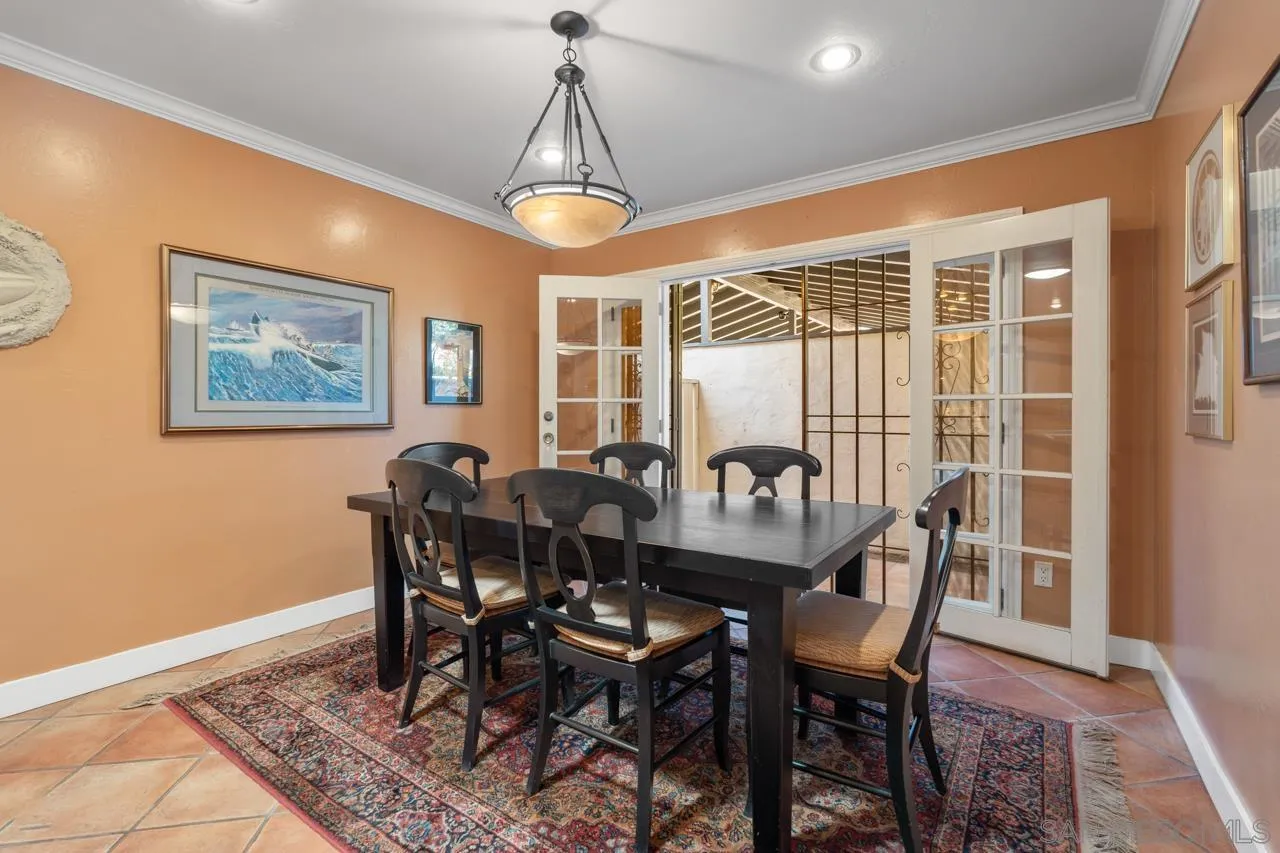4134 Loma Riviera Ln