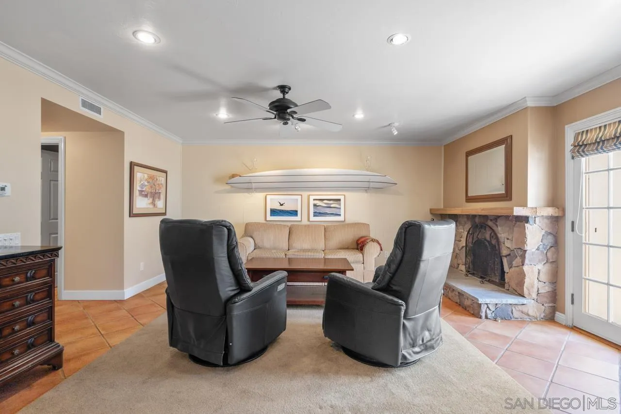 4134 Loma Riviera Ln