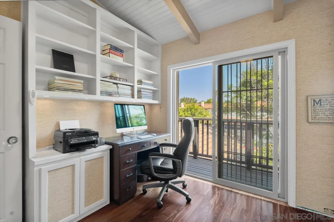 4134 Loma Riviera Ln