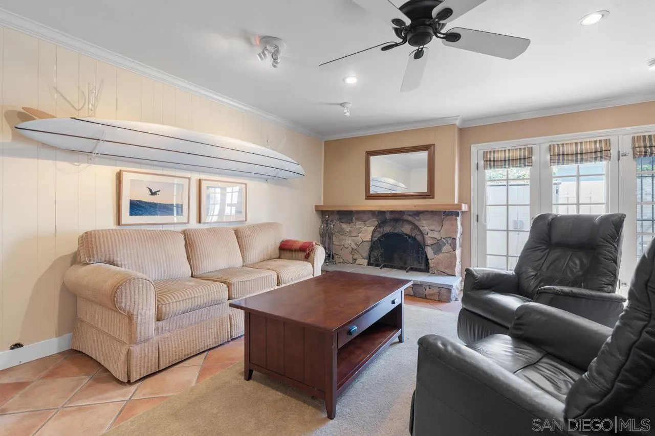 4134 Loma Riviera Ln