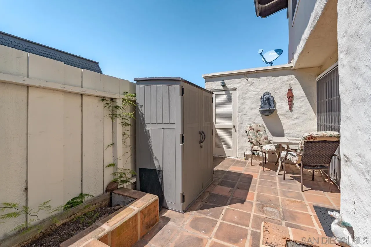 4134 Loma Riviera Ln