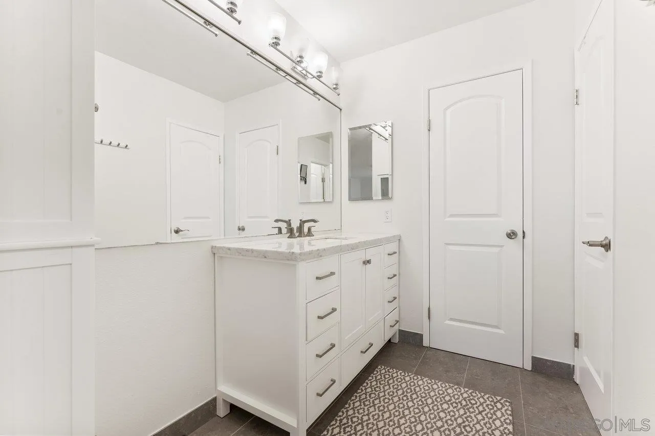 909 Coast Blvd Unit 26