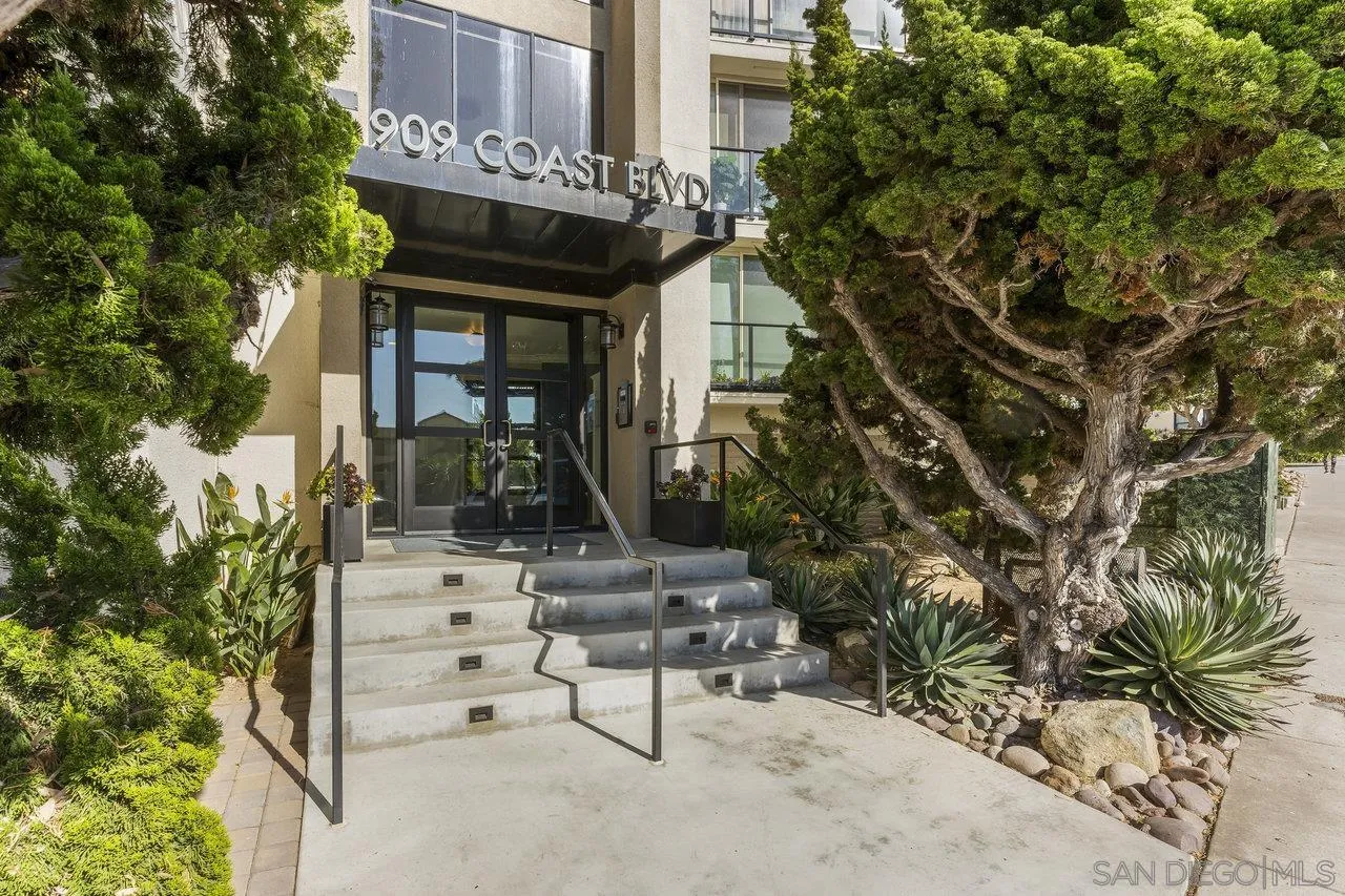 909 Coast Blvd Unit 26