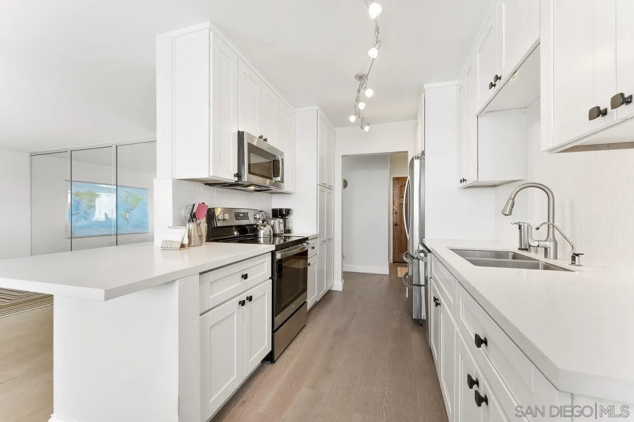 909 Coast Blvd Unit 26