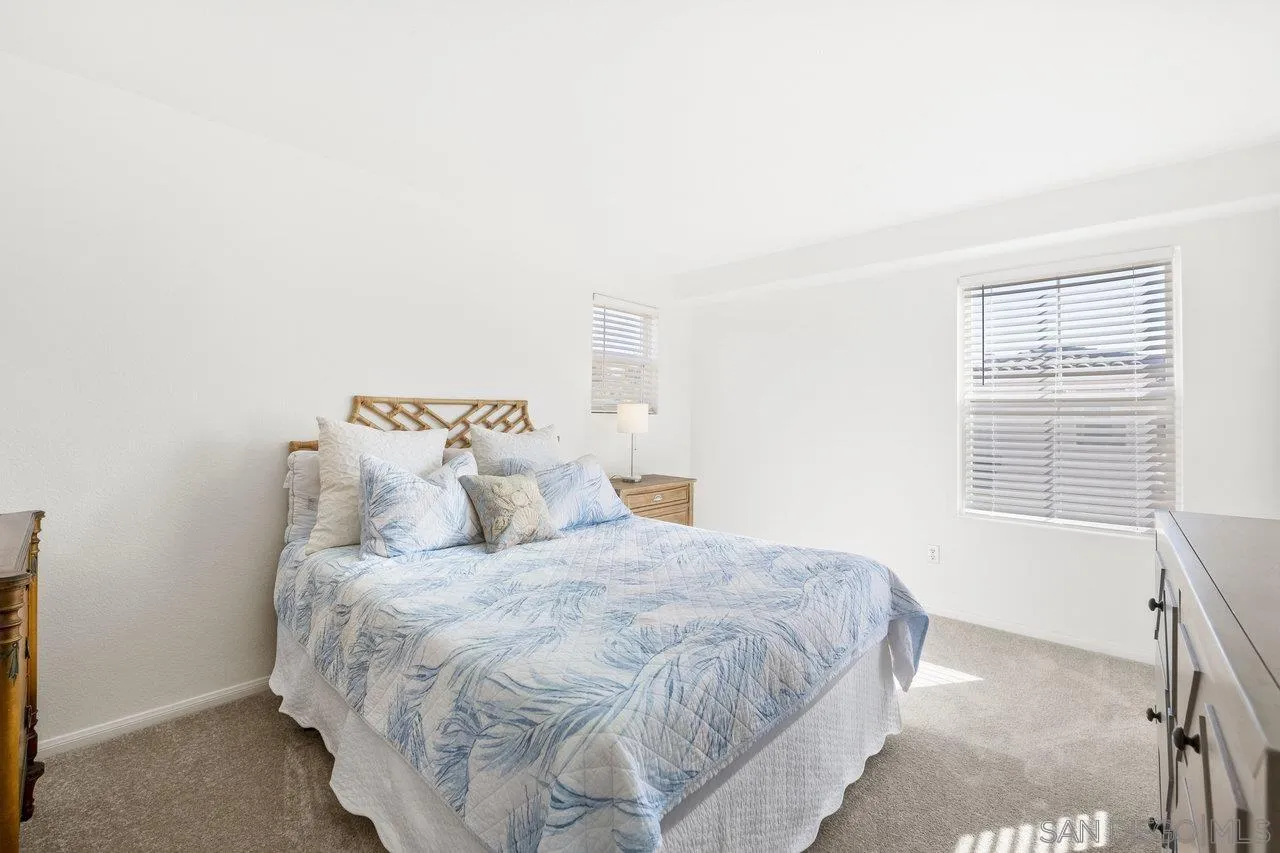 6466 Terraza Portico