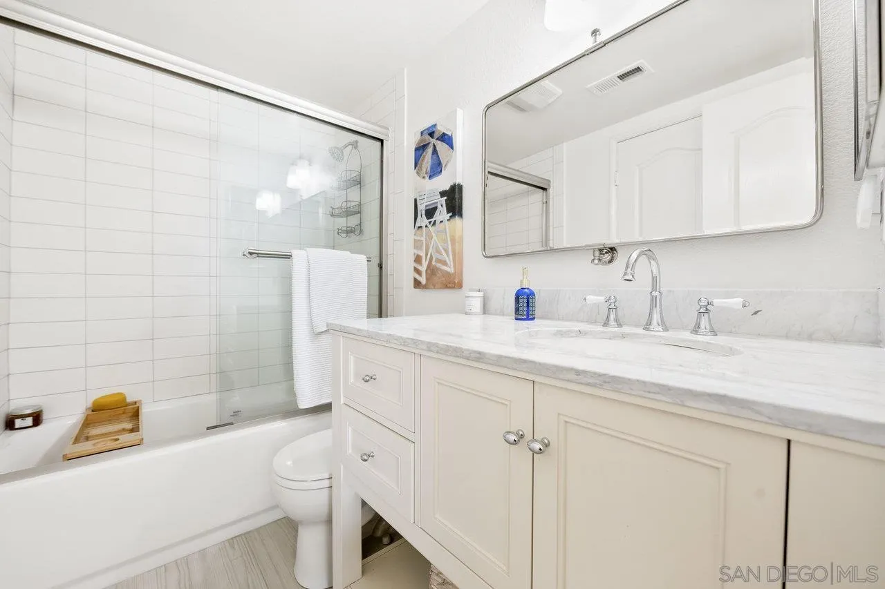 6466 Terraza Portico