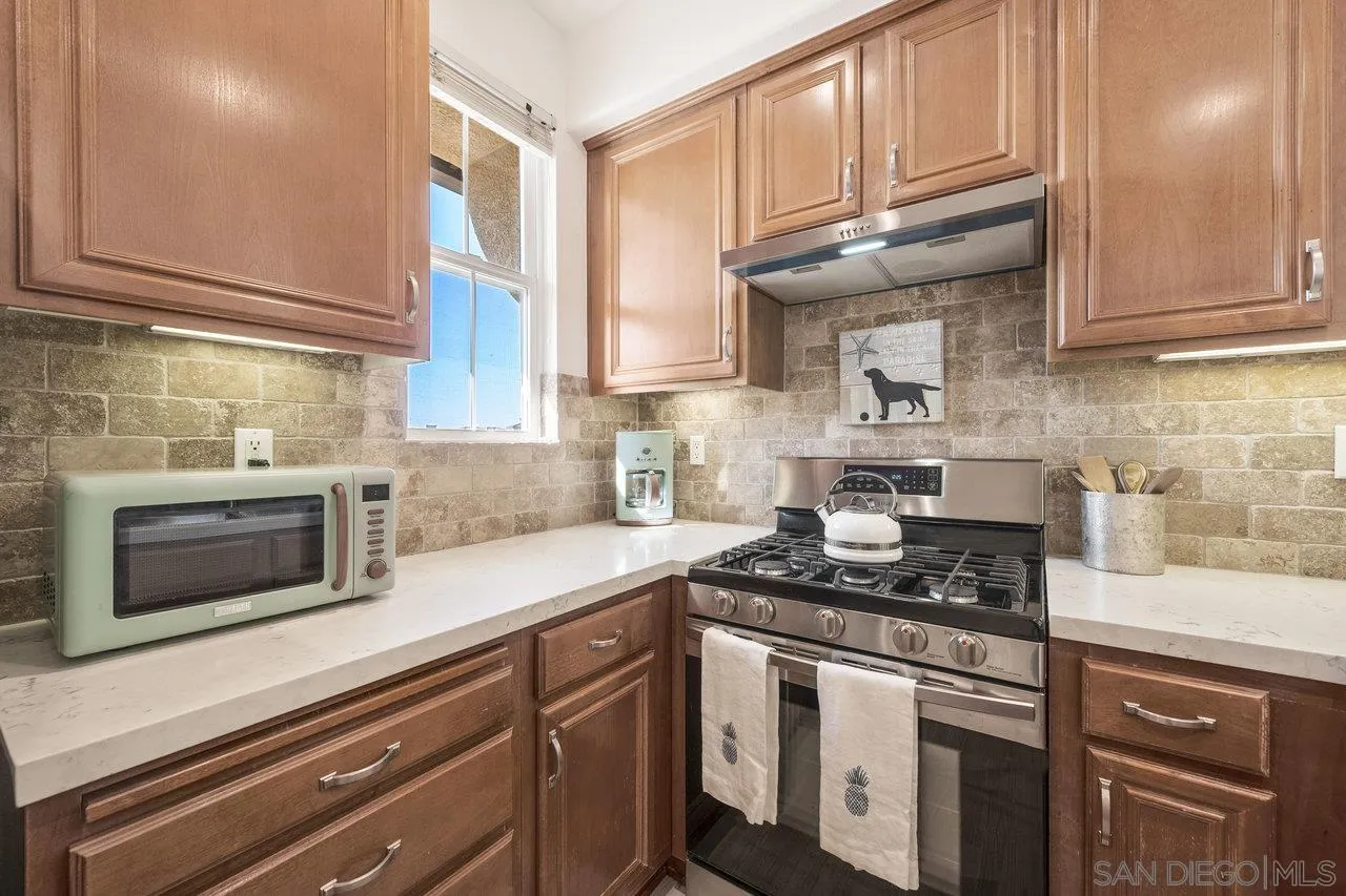 6466 Terraza Portico