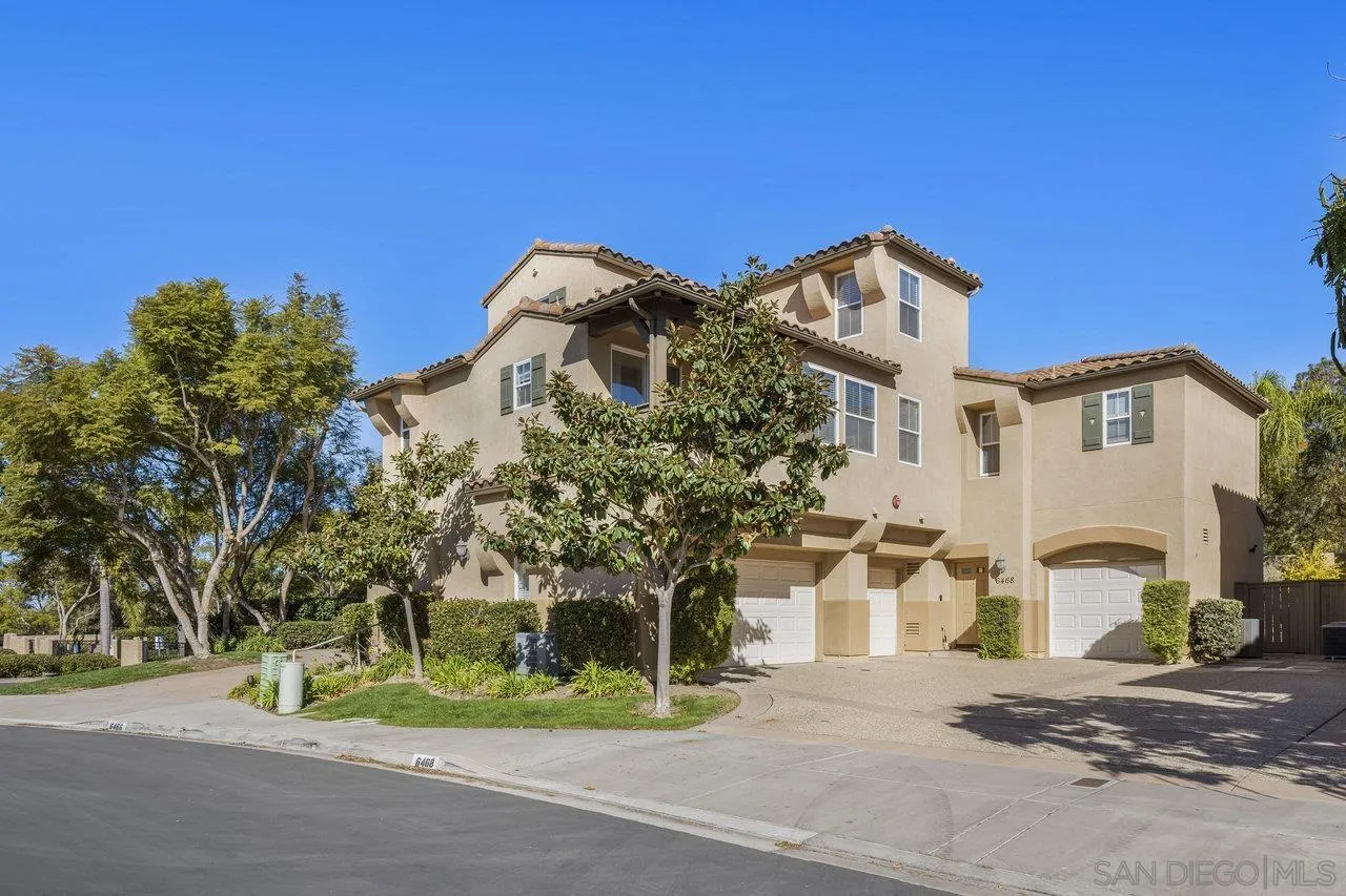 6466 Terraza Portico