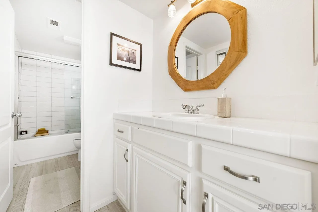 6466 Terraza Portico